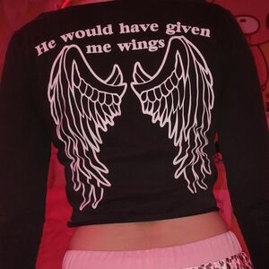 angel wings 🪽 ˚₊‧꒰ა 𓂋 ໒꒱ ‧₊˚ black long sleeve distressed crop top